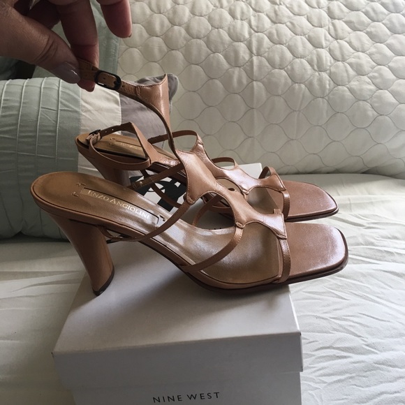 enzo angiolini kailee buckle strap kitten heel
